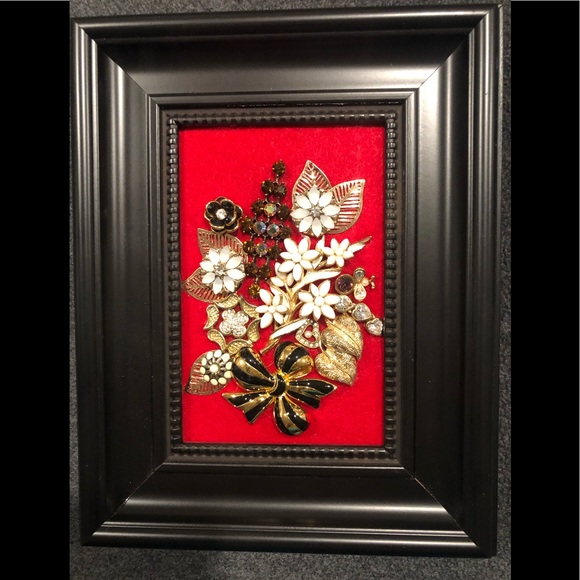 FRAMED JEWELRY ART COLLAGE IN RED/BLACK HANDMADE - Picture 7 of 7